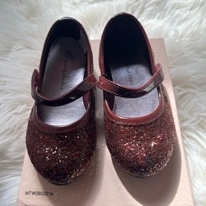 Little Girl Glittery Dress Shoe 7 Toddler Burgundy. Used once by my daughter